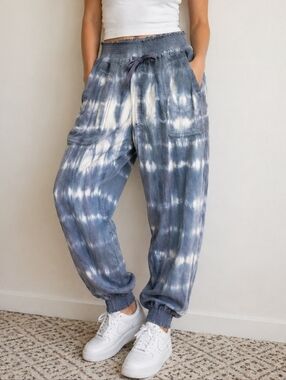American Eagle Tie Dye Comfy Boho Joggers Blue White Drawstring Like New M